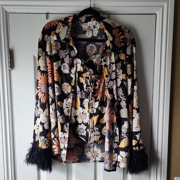 Vintage Retro Front Button Shirt w/ Faux Fur Trim & Shorts Set, Pre-Loved, Sz. L - Picture 3 of 16